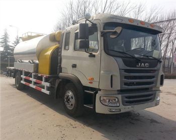 河南瀝青灑布車教你解決放出機油帶泡泡方法